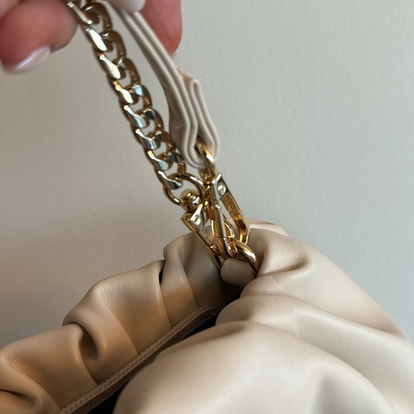Cream Beige Shoulder Bag with Gold Chain Detail Detachable Straps - Picture 2 of 3